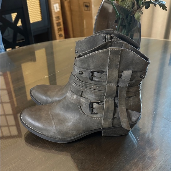 Report Gray Ankle Boots with Buckle Detail - Picture 1 of 7